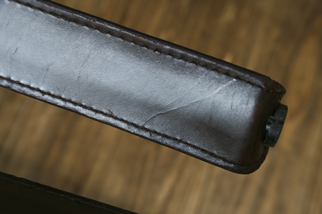 中古　Cassina(カッシーナ)　412　CAB　MARIO BELLINI(マリオベリーニ)　厚革製　背もたれのフィット感と抜群の座り心地が魅力!　シンプルモダンなアームレスチェア2脚　セット定価約52万8千円　(R-073994)