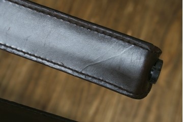 中古　Cassina(カッシーナ)　412　CAB　MARIO BELLINI(マリオベリーニ)　厚革製　背もたれのフィット感と抜群の座り心地が魅力!　シンプルモダンなアームレスチェア2脚　セット定価約52万8千円　(R-073994)