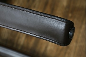 中古　Cassina(カッシーナ)　412　CAB　MARIO BELLINI(マリオベリーニ)　厚革製　背もたれのフィット感と抜群の座り心地が魅力!　シンプルモダンなアームレスチェア2脚　セット定価約52万8千円　(R-073994)