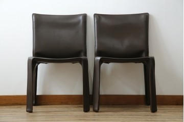 中古　Cassina(カッシーナ)　412　CAB　MARIO BELLINI(マリオベリーニ)　厚革製　背もたれのフィット感と抜群の座り心地が魅力!　シンプルモダンなアームレスチェア2脚　セット定価約52万8千円相当　(R-073997)