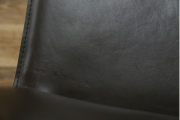 中古　Cassina(カッシーナ)　412　CAB　MARIO BELLINI(マリオベリーニ)　厚革製　背もたれのフィット感と抜群の座り心地が魅力!　シンプルモダンなアームレスチェア2脚　セット定価約52万8千円相当　(R-073997)