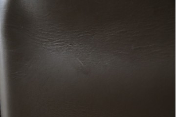 中古　Cassina(カッシーナ)　412　CAB　MARIO BELLINI(マリオベリーニ)　厚革製　背もたれのフィット感と抜群の座り心地が魅力!　シンプルモダンなアームレスチェア2脚　セット定価約52万8千円相当　(R-073997)