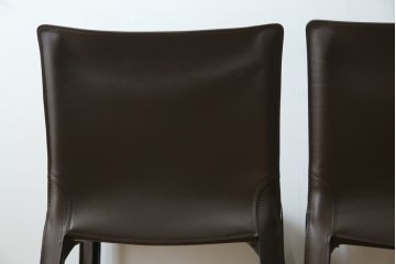 中古　Cassina(カッシーナ)　412　CAB　MARIO BELLINI(マリオベリーニ)　厚革製　背もたれのフィット感と抜群の座り心地が魅力!　シンプルモダンなアームレスチェア2脚　セット定価約52万8千円相当　(R-073997)