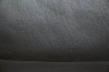 中古　Cassina(カッシーナ)　412　CAB　MARIO BELLINI(マリオベリーニ)　厚革製　背もたれのフィット感と抜群の座り心地が魅力!　シンプルモダンなアームレスチェア2脚　セット定価約52万8千円相当　(R-073997)