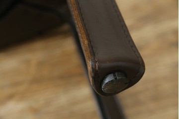 中古　Cassina(カッシーナ)　412　CAB　MARIO BELLINI(マリオベリーニ)　厚革製　背もたれのフィット感と抜群の座り心地が魅力!　シンプルモダンなアームレスチェア2脚　セット定価約52万8千円相当　(R-073997)