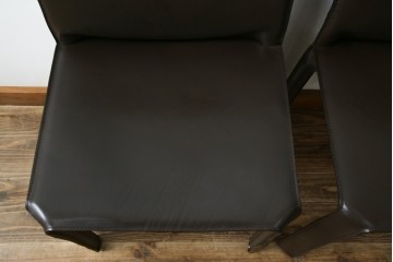 中古　Cassina(カッシーナ)　412　CAB　MARIO BELLINI(マリオベリーニ)　厚革製　背もたれのフィット感と抜群の座り心地が魅力!　シンプルモダンなアームレスチェア2脚　セット定価約52万8千円相当　(R-073997)