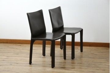 中古　Cassina(カッシーナ)　412　CAB　MARIO BELLINI(マリオベリーニ)　厚革製　背もたれのフィット感と抜群の座り心地が魅力!　シンプルモダンなアームレスチェア2脚　セット定価約52万8千円相当　(R-073997)