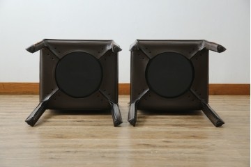 中古　Cassina(カッシーナ)　412　CAB　MARIO BELLINI(マリオベリーニ)　厚革製　背もたれのフィット感と抜群の座り心地が魅力!　シンプルモダンなアームレスチェア2脚　セット定価約52万8千円相当　(R-073997)