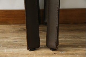 中古　Cassina(カッシーナ)　412　CAB　MARIO BELLINI(マリオベリーニ)　厚革製　背もたれのフィット感と抜群の座り心地が魅力!　シンプルモダンなアームレスチェア2脚　セット定価約52万8千円相当　(R-073997)