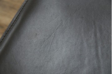 中古　Cassina(カッシーナ)　412　CAB　MARIO BELLINI(マリオベリーニ)　厚革製　背もたれのフィット感と抜群の座り心地が魅力!　シンプルモダンなアームレスチェア2脚　セット定価約52万8千円相当　(R-073997)