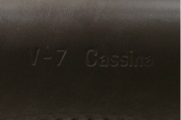 中古　Cassina(カッシーナ)　412　CAB　MARIO BELLINI(マリオベリーニ)　厚革製　背もたれのフィット感と抜群の座り心地が魅力!　シンプルモダンなアームレスチェア2脚　セット定価約52万8千円相当　(R-073997)