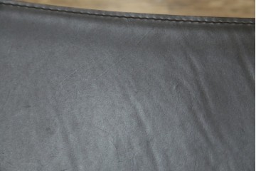 中古　Cassina(カッシーナ)　412　CAB　MARIO BELLINI(マリオベリーニ)　厚革製　背もたれのフィット感と抜群の座り心地が魅力!　シンプルモダンなアームレスチェア2脚　セット定価約52万8千円相当　(R-073997)