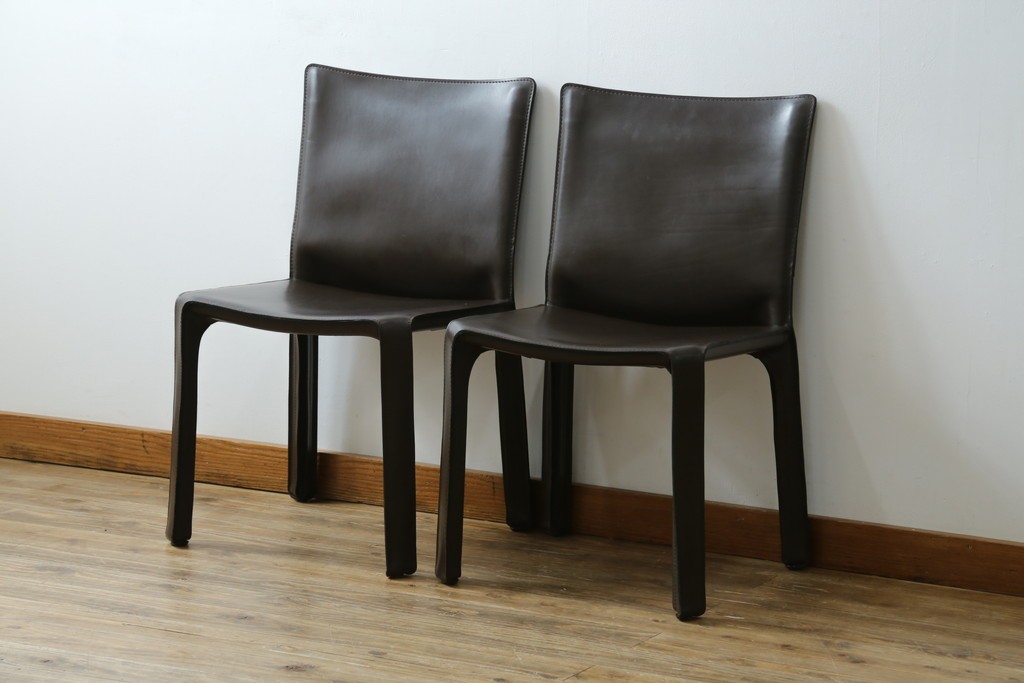 中古　Cassina(カッシーナ)　412　CAB　MARIO BELLINI(マリオベリーニ)　厚革製　背もたれのフィット感と抜群の座り心地が魅力!　シンプルモダンなアームレスチェア2脚　セット定価約52万8千円　(R-073998)