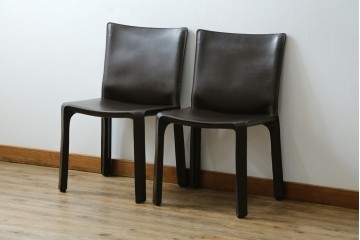 中古　Cassina(カッシーナ)　412　CAB　MARIO BELLINI(マリオベリーニ)　厚革製　背もたれのフィット感と抜群の座り心地が魅力!　シンプルモダンなアームレスチェア2脚　セット定価約52万8千円　(R-073998)
