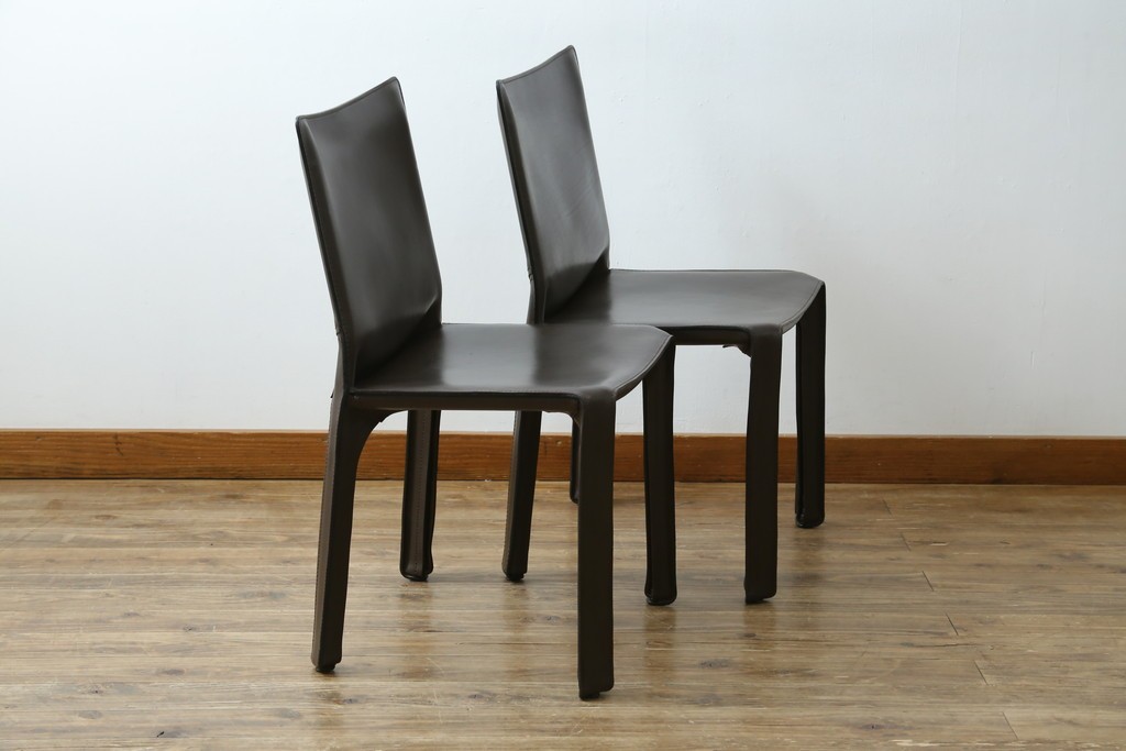 中古　Cassina(カッシーナ)　412　CAB　MARIO BELLINI(マリオベリーニ)　厚革製　背もたれのフィット感と抜群の座り心地が魅力!　シンプルモダンなアームレスチェア2脚　セット定価約52万8千円　(R-073998)