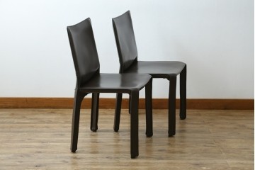 中古　Cassina(カッシーナ)　412　CAB　MARIO BELLINI(マリオベリーニ)　厚革製　背もたれのフィット感と抜群の座り心地が魅力!　シンプルモダンなアームレスチェア2脚　セット定価約52万8千円　(R-073998)