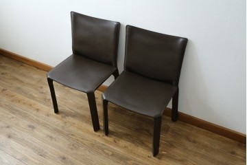 中古　Cassina(カッシーナ)　412　CAB　MARIO BELLINI(マリオベリーニ)　厚革製　背もたれのフィット感と抜群の座り心地が魅力!　シンプルモダンなアームレスチェア2脚　セット定価約52万8千円　(R-073998)
