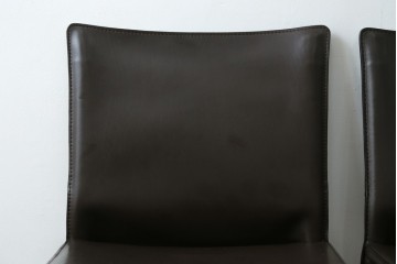 中古　Cassina(カッシーナ)　412　CAB　MARIO BELLINI(マリオベリーニ)　厚革製　背もたれのフィット感と抜群の座り心地が魅力!　シンプルモダンなアームレスチェア2脚　セット定価約52万8千円　(R-073998)