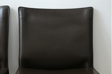 中古　Cassina(カッシーナ)　412　CAB　MARIO BELLINI(マリオベリーニ)　厚革製　背もたれのフィット感と抜群の座り心地が魅力!　シンプルモダンなアームレスチェア2脚　セット定価約52万8千円　(R-073998)