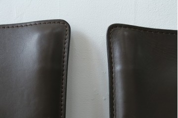 中古　Cassina(カッシーナ)　412　CAB　MARIO BELLINI(マリオベリーニ)　厚革製　背もたれのフィット感と抜群の座り心地が魅力!　シンプルモダンなアームレスチェア2脚　セット定価約52万8千円　(R-073998)