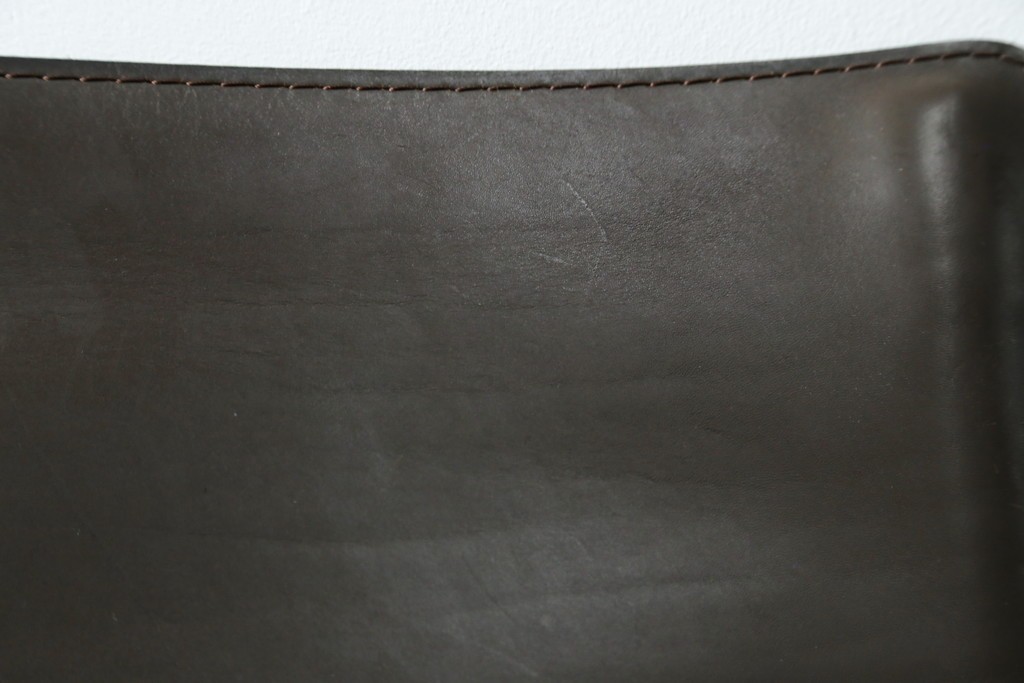 中古　Cassina(カッシーナ)　412　CAB　MARIO BELLINI(マリオベリーニ)　厚革製　背もたれのフィット感と抜群の座り心地が魅力!　シンプルモダンなアームレスチェア2脚　セット定価約52万8千円　(R-073998)