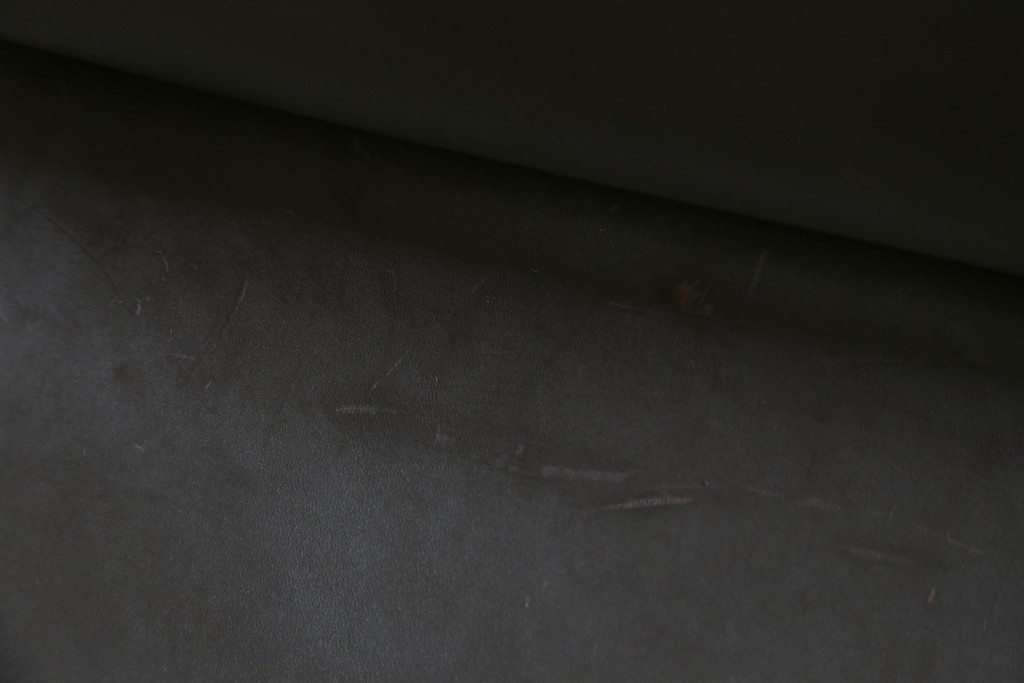 中古　Cassina(カッシーナ)　412　CAB　MARIO BELLINI(マリオベリーニ)　厚革製　背もたれのフィット感と抜群の座り心地が魅力!　シンプルモダンなアームレスチェア2脚　セット定価約52万8千円　(R-073998)