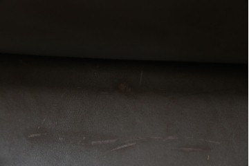 中古　Cassina(カッシーナ)　412　CAB　MARIO BELLINI(マリオベリーニ)　厚革製　背もたれのフィット感と抜群の座り心地が魅力!　シンプルモダンなアームレスチェア2脚　セット定価約52万8千円　(R-073998)