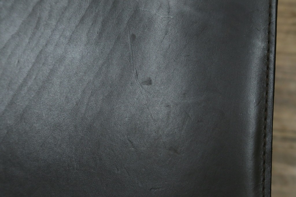 中古　Cassina(カッシーナ)　412　CAB　MARIO BELLINI(マリオベリーニ)　厚革製　背もたれのフィット感と抜群の座り心地が魅力!　シンプルモダンなアームレスチェア2脚　セット定価約52万8千円　(R-073998)