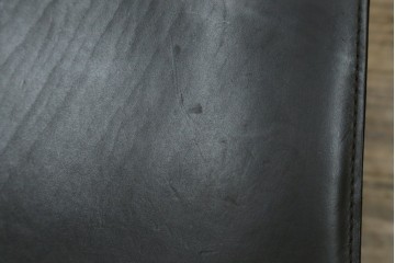 中古　Cassina(カッシーナ)　412　CAB　MARIO BELLINI(マリオベリーニ)　厚革製　背もたれのフィット感と抜群の座り心地が魅力!　シンプルモダンなアームレスチェア2脚　セット定価約52万8千円　(R-073998)