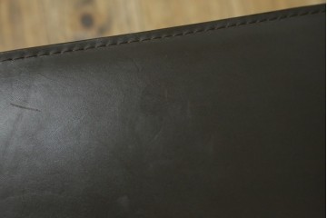 中古　Cassina(カッシーナ)　412　CAB　MARIO BELLINI(マリオベリーニ)　厚革製　背もたれのフィット感と抜群の座り心地が魅力!　シンプルモダンなアームレスチェア2脚　セット定価約52万8千円　(R-073998)