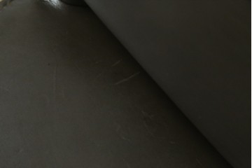 中古　Cassina(カッシーナ)　412　CAB　MARIO BELLINI(マリオベリーニ)　厚革製　背もたれのフィット感と抜群の座り心地が魅力!　シンプルモダンなアームレスチェア2脚　セット定価約52万8千円　(R-073998)