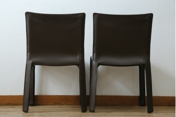 中古　Cassina(カッシーナ)　412　CAB　MARIO BELLINI(マリオベリーニ)　厚革製　背もたれのフィット感と抜群の座り心地が魅力!　シンプルモダンなアームレスチェア2脚　セット定価約52万8千円　(R-073998)