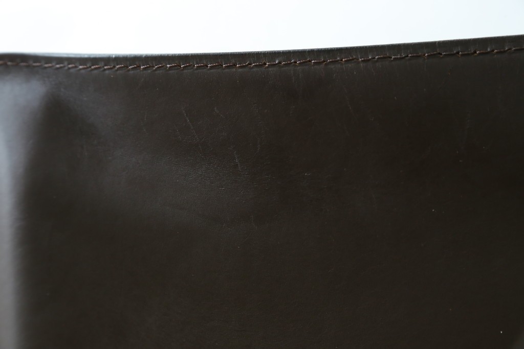 中古　Cassina(カッシーナ)　412　CAB　MARIO BELLINI(マリオベリーニ)　厚革製　背もたれのフィット感と抜群の座り心地が魅力!　シンプルモダンなアームレスチェア2脚　セット定価約52万8千円　(R-073998)