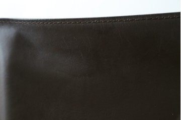 中古　Cassina(カッシーナ)　412　CAB　MARIO BELLINI(マリオベリーニ)　厚革製　背もたれのフィット感と抜群の座り心地が魅力!　シンプルモダンなアームレスチェア2脚　セット定価約52万8千円　(R-073998)