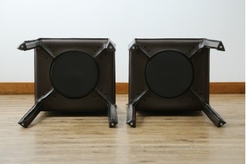 中古　Cassina(カッシーナ)　412　CAB　MARIO BELLINI(マリオベリーニ)　厚革製　背もたれのフィット感と抜群の座り心地が魅力!　シンプルモダンなアームレスチェア2脚　セット定価約52万8千円　(R-073998)