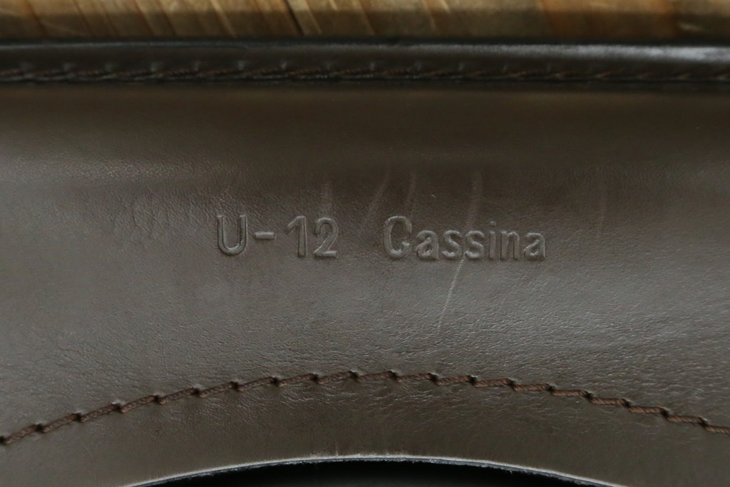中古　Cassina(カッシーナ)　412　CAB　MARIO BELLINI(マリオベリーニ)　厚革製　背もたれのフィット感と抜群の座り心地が魅力!　シンプルモダンなアームレスチェア2脚　セット定価約52万8千円　(R-073998)