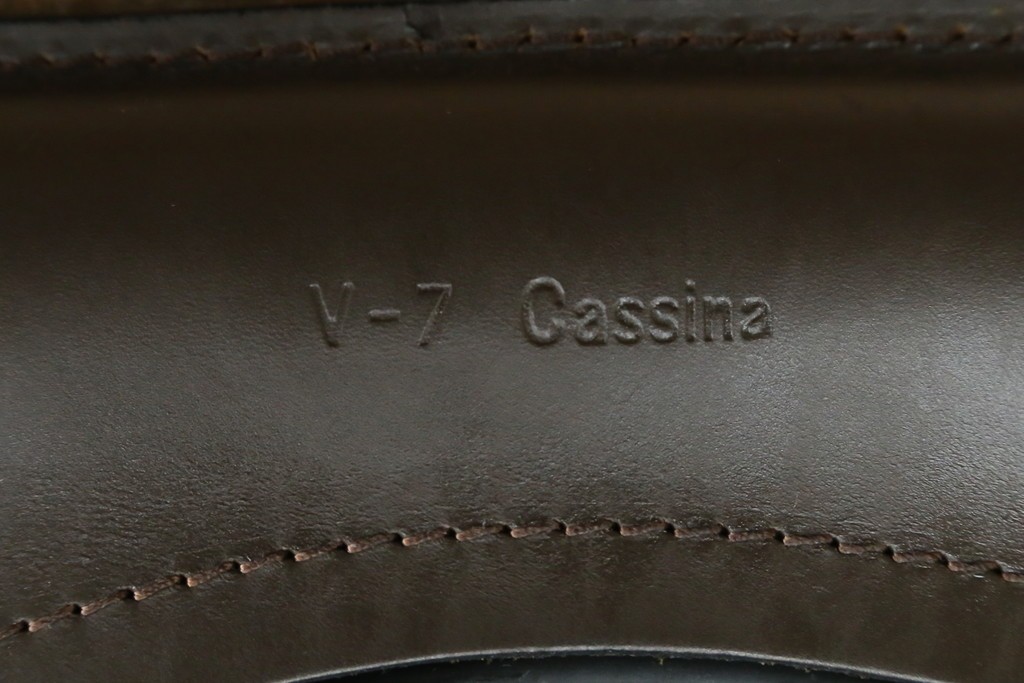 中古　Cassina(カッシーナ)　412　CAB　MARIO BELLINI(マリオベリーニ)　厚革製　背もたれのフィット感と抜群の座り心地が魅力!　シンプルモダンなアームレスチェア2脚　セット定価約52万8千円　(R-073998)