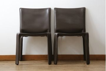 中古　Cassina(カッシーナ)　412　CAB(キャブ)　MARIO BELLINI(マリオベリーニ)　シンプルモダンな空間づくりに活躍するアームレスチェア2脚セット(ダイニングチェア、椅子、イス)(定価2脚で約52万8千円)(R-073999)