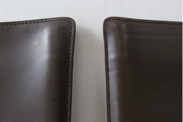 中古　Cassina(カッシーナ)　412　CAB(キャブ)　MARIO BELLINI(マリオベリーニ)　シンプルモダンな空間づくりに活躍するアームレスチェア2脚セット(ダイニングチェア、椅子、イス)(定価2脚で約52万8千円)(R-073999)
