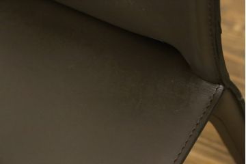 中古　Cassina(カッシーナ)　412　CAB(キャブ)　MARIO BELLINI(マリオベリーニ)　シンプルモダンな空間づくりに活躍するアームレスチェア2脚セット(ダイニングチェア、椅子、イス)(定価2脚で約52万8千円)(R-073999)