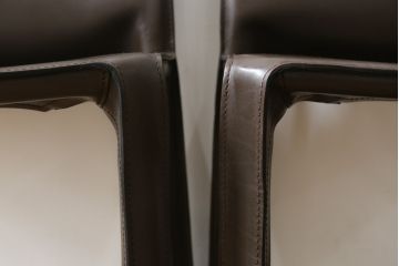 中古　Cassina(カッシーナ)　412　CAB(キャブ)　MARIO BELLINI(マリオベリーニ)　シンプルモダンな空間づくりに活躍するアームレスチェア2脚セット(ダイニングチェア、椅子、イス)(定価2脚で約52万8千円)(R-073999)