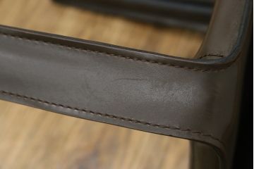 中古　Cassina(カッシーナ)　412　CAB(キャブ)　MARIO BELLINI(マリオベリーニ)　シンプルモダンな空間づくりに活躍するアームレスチェア2脚セット(ダイニングチェア、椅子、イス)(定価2脚で約52万8千円)(R-073999)