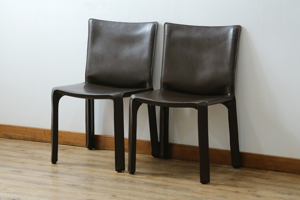 中古　Cassina(カッシーナ)　412　CAB　MARIO BELLINI(マリオベリーニ)　厚革製　背もたれのフィット感と抜群の座り心地が魅力!　シンプルモダンなアームレスチェア2脚　セット定価約52万8千円　(R-074001)