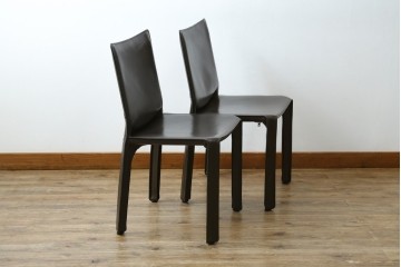 中古　Cassina(カッシーナ)　412　CAB　MARIO BELLINI(マリオベリーニ)　厚革製　背もたれのフィット感と抜群の座り心地が魅力!　シンプルモダンなアームレスチェア2脚　セット定価約52万8千円　(R-074001)