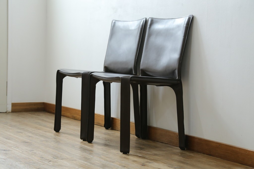 中古　Cassina(カッシーナ)　412　CAB　MARIO BELLINI(マリオベリーニ)　厚革製　背もたれのフィット感と抜群の座り心地が魅力!　シンプルモダンなアームレスチェア2脚　セット定価約52万8千円　(R-074001)
