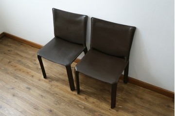 中古　Cassina(カッシーナ)　412　CAB　MARIO BELLINI(マリオベリーニ)　厚革製　背もたれのフィット感と抜群の座り心地が魅力!　シンプルモダンなアームレスチェア2脚　セット定価約52万8千円　(R-074001)