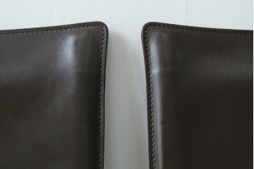 中古　Cassina(カッシーナ)　412　CAB　MARIO BELLINI(マリオベリーニ)　厚革製　背もたれのフィット感と抜群の座り心地が魅力!　シンプルモダンなアームレスチェア2脚　セット定価約52万8千円　(R-074001)