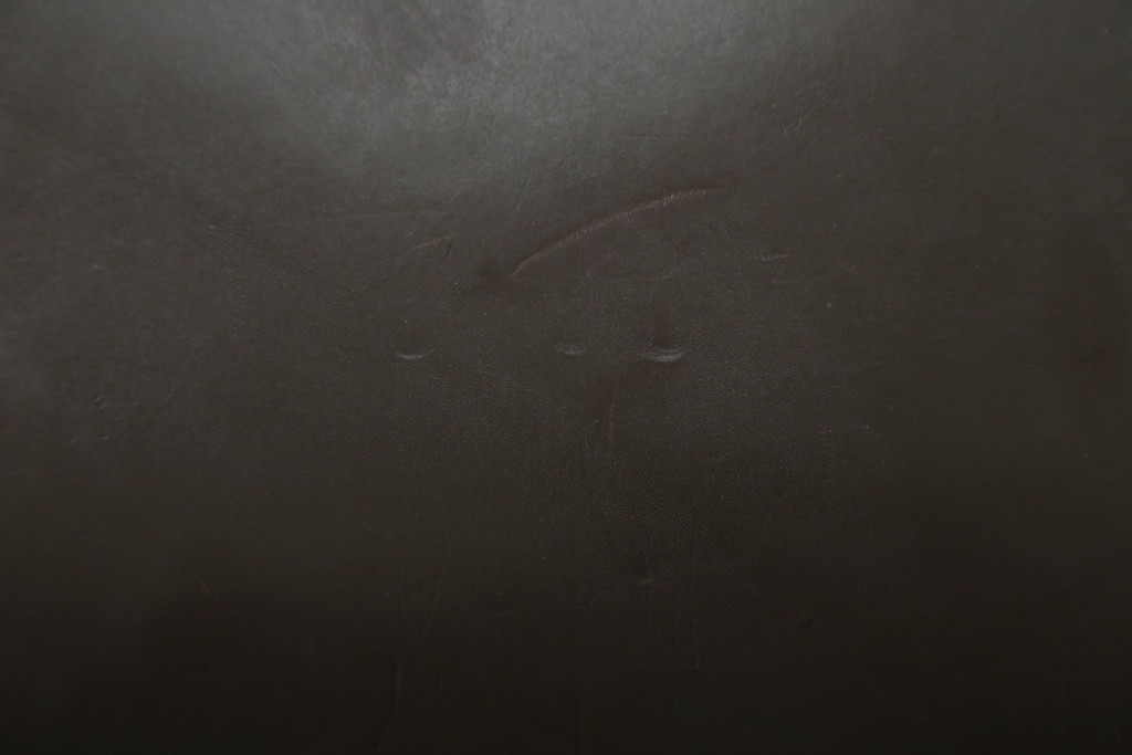 中古　Cassina(カッシーナ)　412　CAB　MARIO BELLINI(マリオベリーニ)　厚革製　背もたれのフィット感と抜群の座り心地が魅力!　シンプルモダンなアームレスチェア2脚　セット定価約52万8千円　(R-074001)