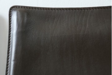 中古　Cassina(カッシーナ)　412　CAB　MARIO BELLINI(マリオベリーニ)　厚革製　背もたれのフィット感と抜群の座り心地が魅力!　シンプルモダンなアームレスチェア2脚　セット定価約52万8千円　(R-074001)