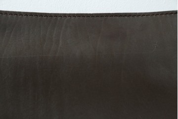 中古　Cassina(カッシーナ)　412　CAB　MARIO BELLINI(マリオベリーニ)　厚革製　背もたれのフィット感と抜群の座り心地が魅力!　シンプルモダンなアームレスチェア2脚　セット定価約52万8千円　(R-074001)